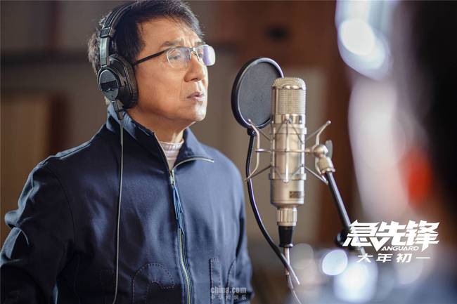 成龙跨世纪再唱《壮志在我胸2020》豪情壮志激励人们新年勇敢前行